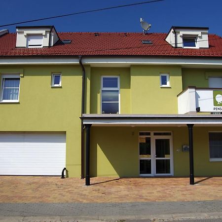 Pension Kiwi Mikulov Εξωτερικό φωτογραφία