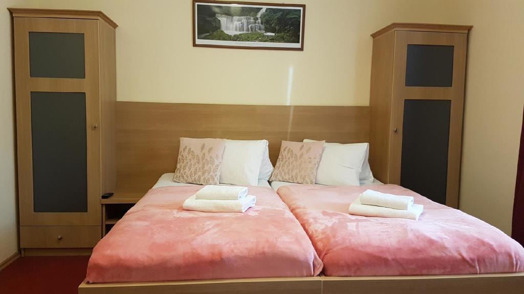 Pension Kiwi Mikulov Εξωτερικό φωτογραφία